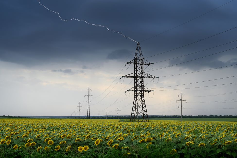 lightning direct strike onto powerline